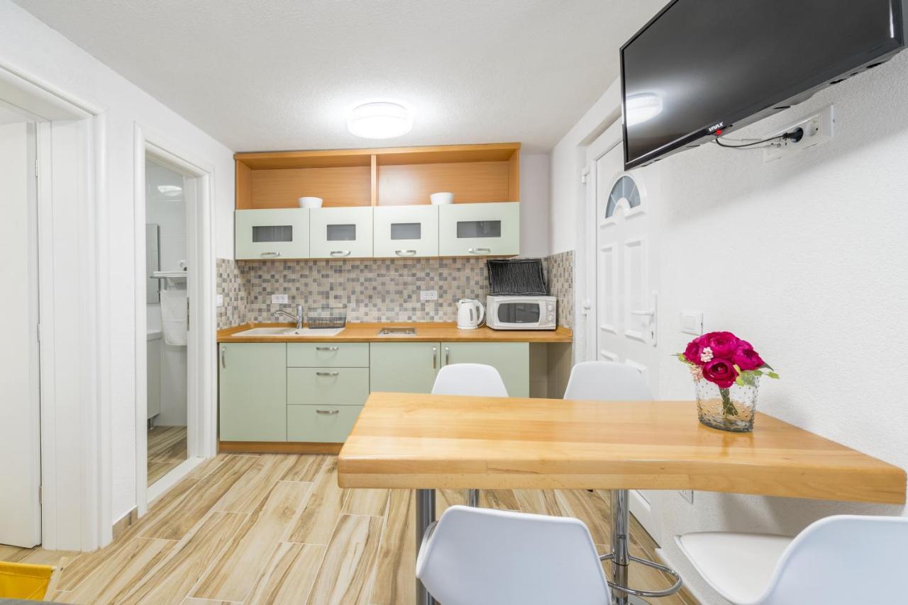 Apartments By The Sea Baska Voda, Makarska - 17570 Buitenkant foto
