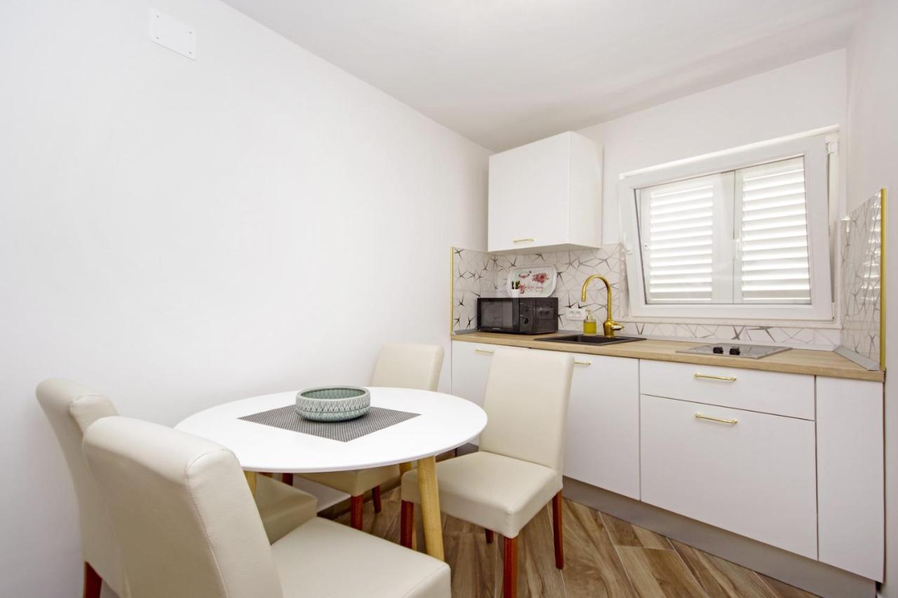 Apartments By The Sea Baska Voda, Makarska - 17570 Buitenkant foto